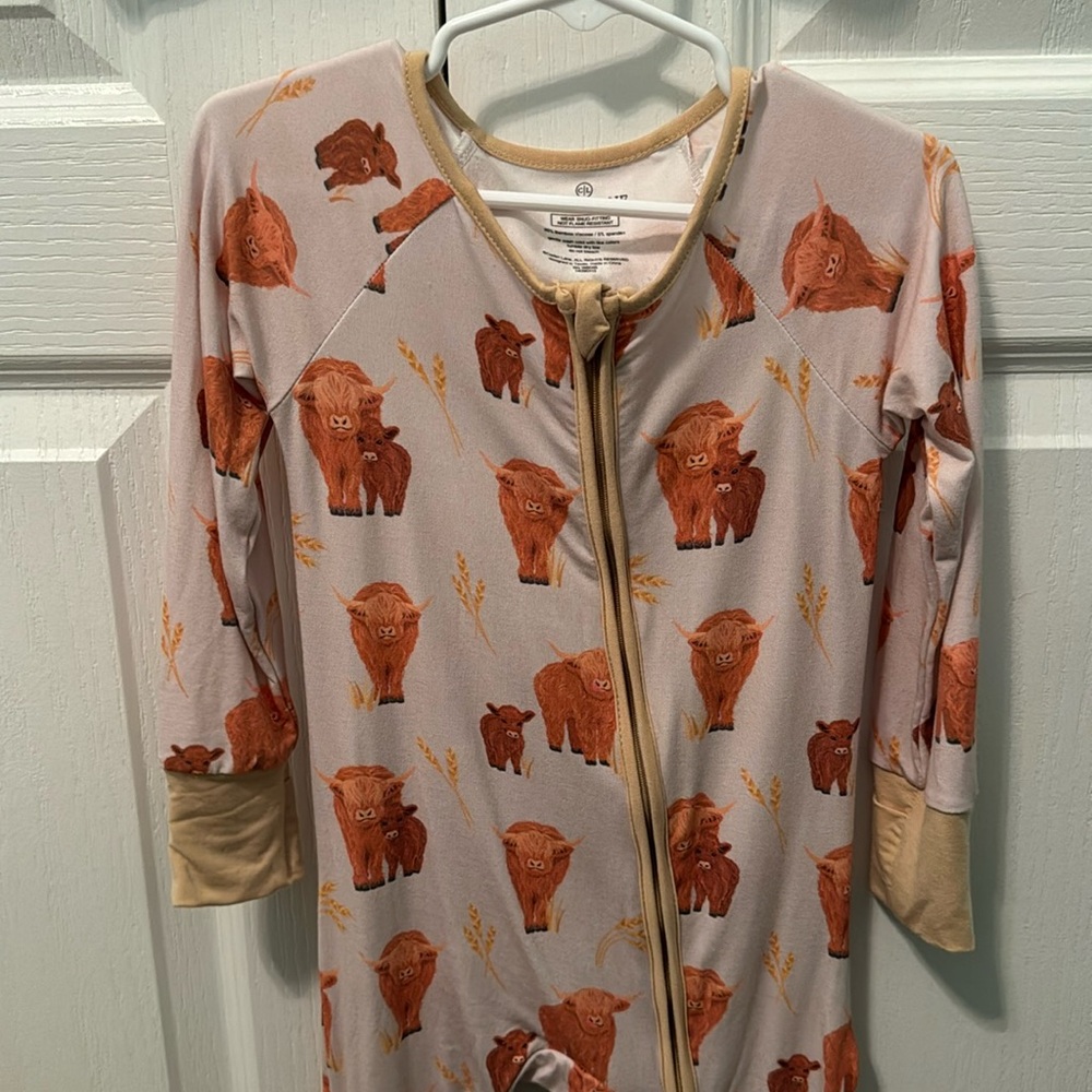 Caden lane nwt highland cow 18-24 m zip pjs never worn